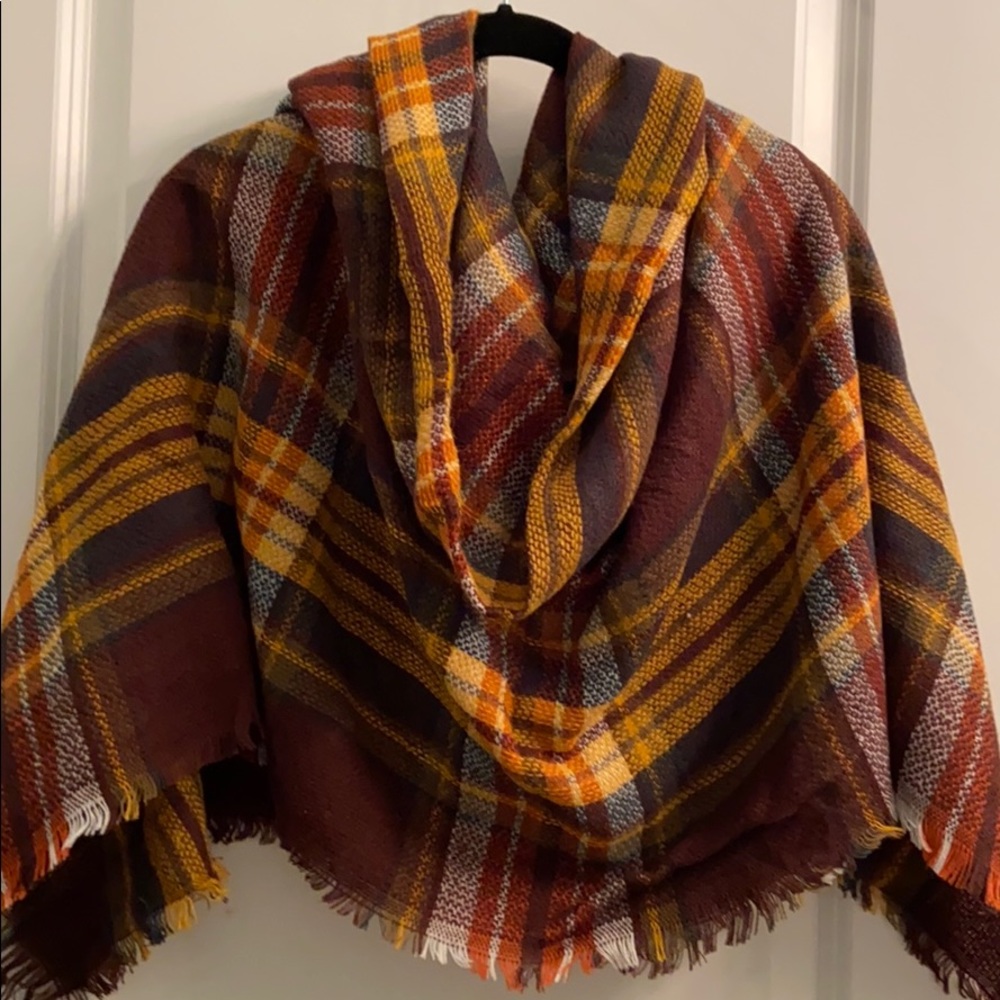 SOLD! 🔴 Plaid blanket scarf
